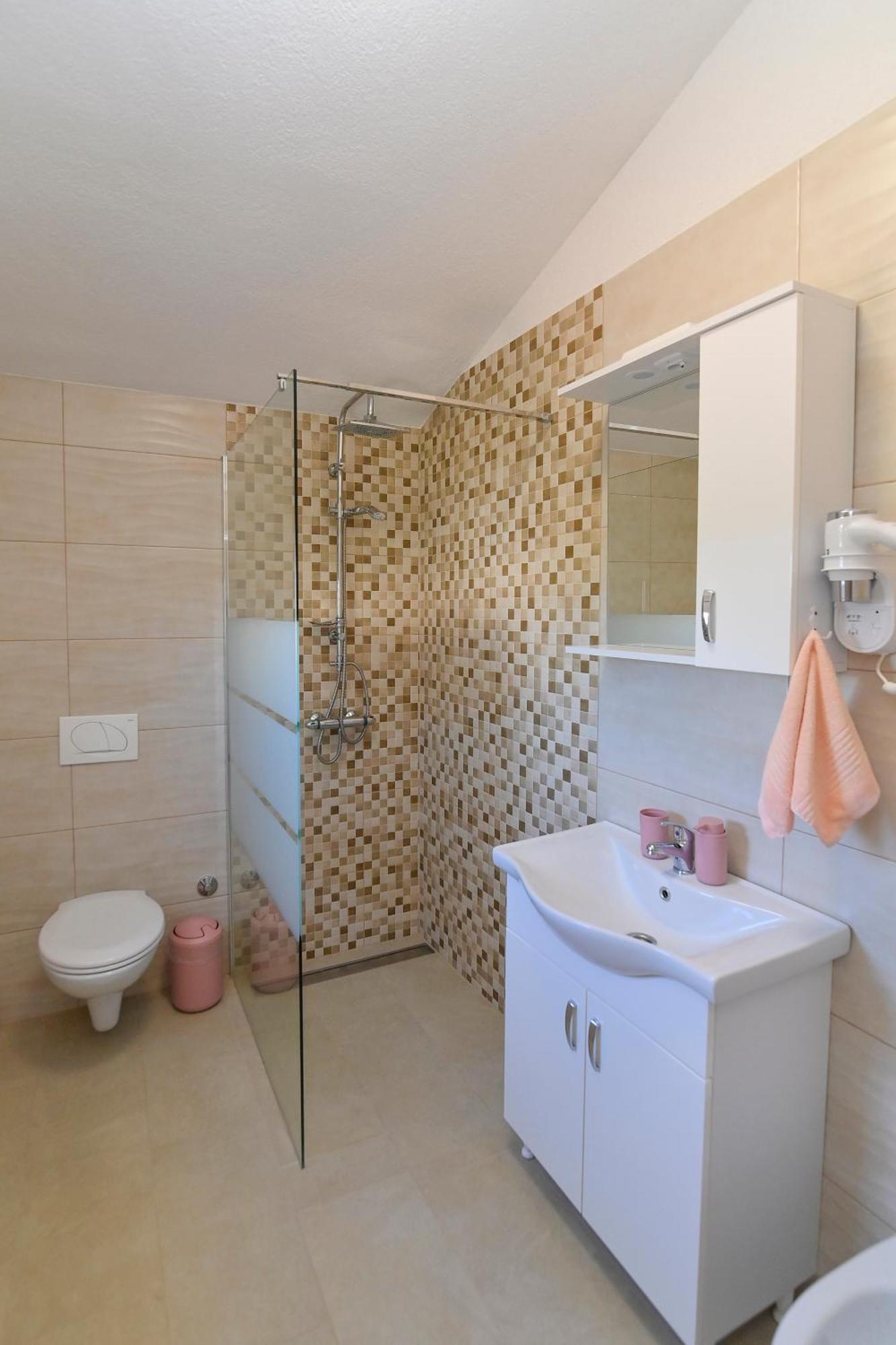 Vacation House Ulika Gabonjin Bagian luar foto